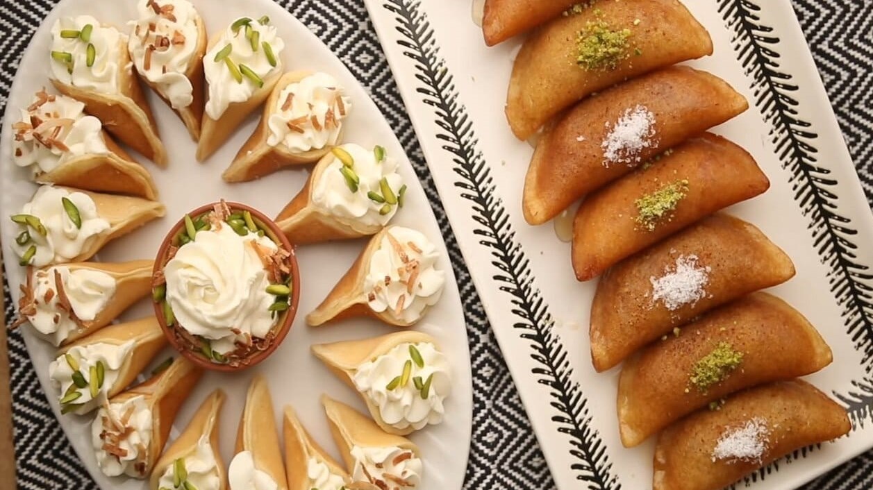 طبق الحلويات في المطاعم 