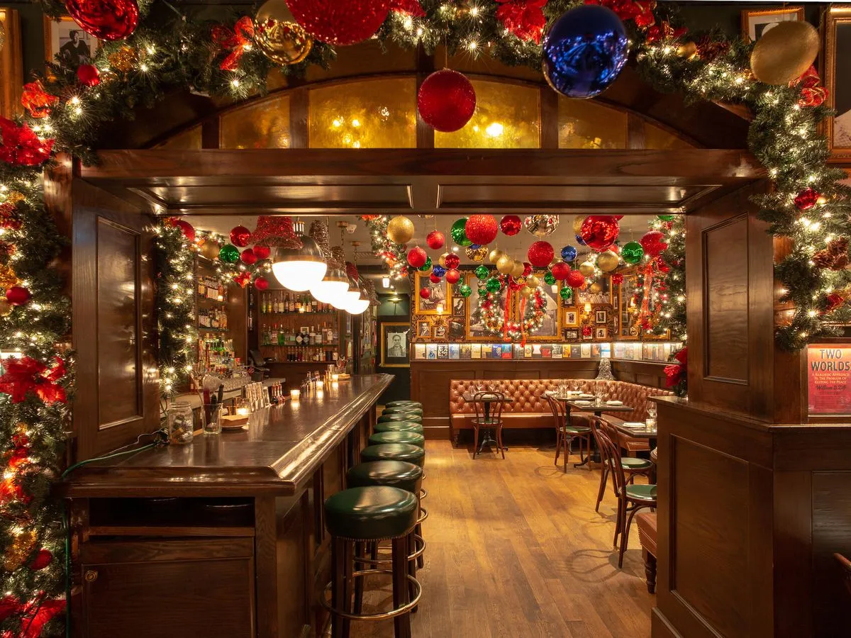 Holidays decorations at restaurants 