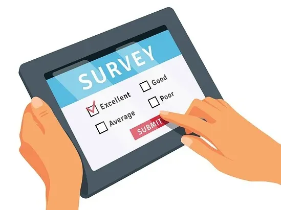 a customer filling an online restaurant comment card