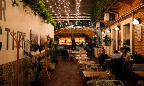 How to conduct a competitive analysis for restaurants? 