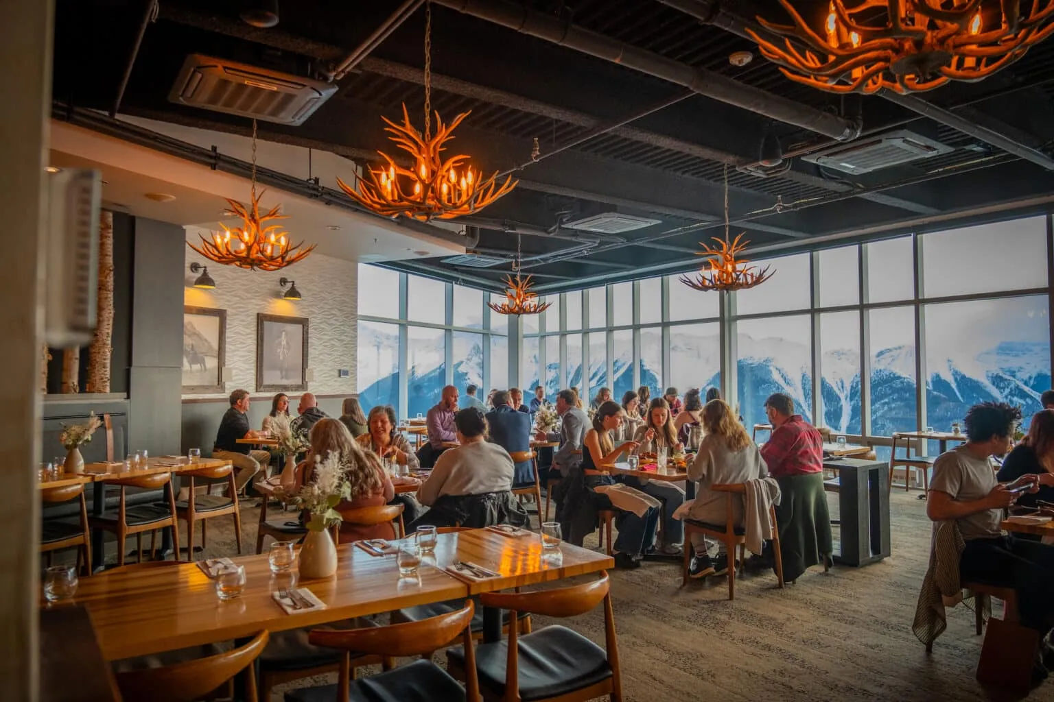 a restaurant full of customers