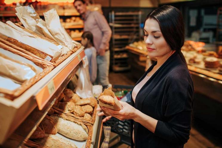A picture of a client purchasing from a bakery