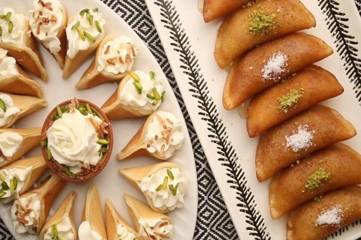 طبق الحلويات في المطاعم 