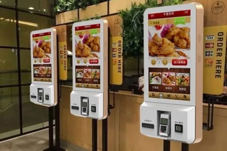 أكشاك الطلب الذاتي في مطاعم الوجبات السريعة