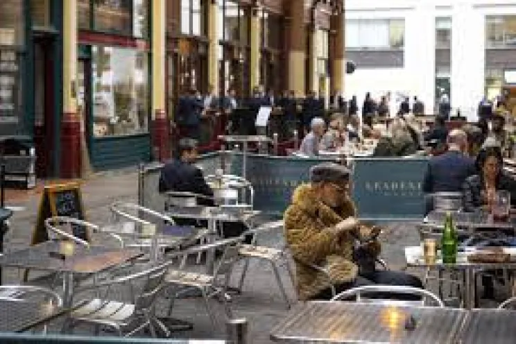 empty restaurants during economic uncertainty 