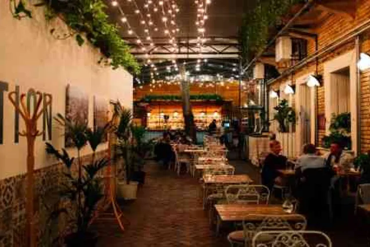 How to conduct a competitive analysis for restaurants? 